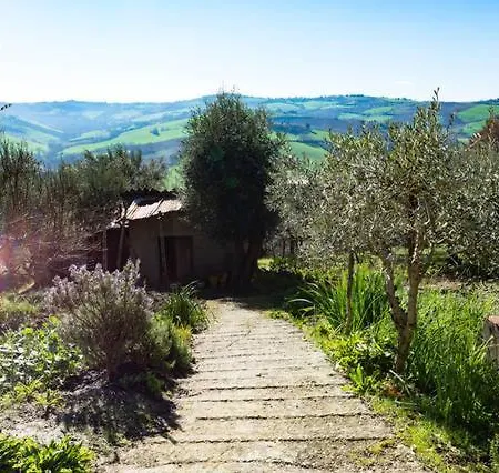 All'Ombra Di Tre Giganti * Monte San Pietrangeli