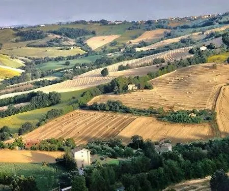 All'Ombra Di Tre Giganti * Monte San Pietrangeli